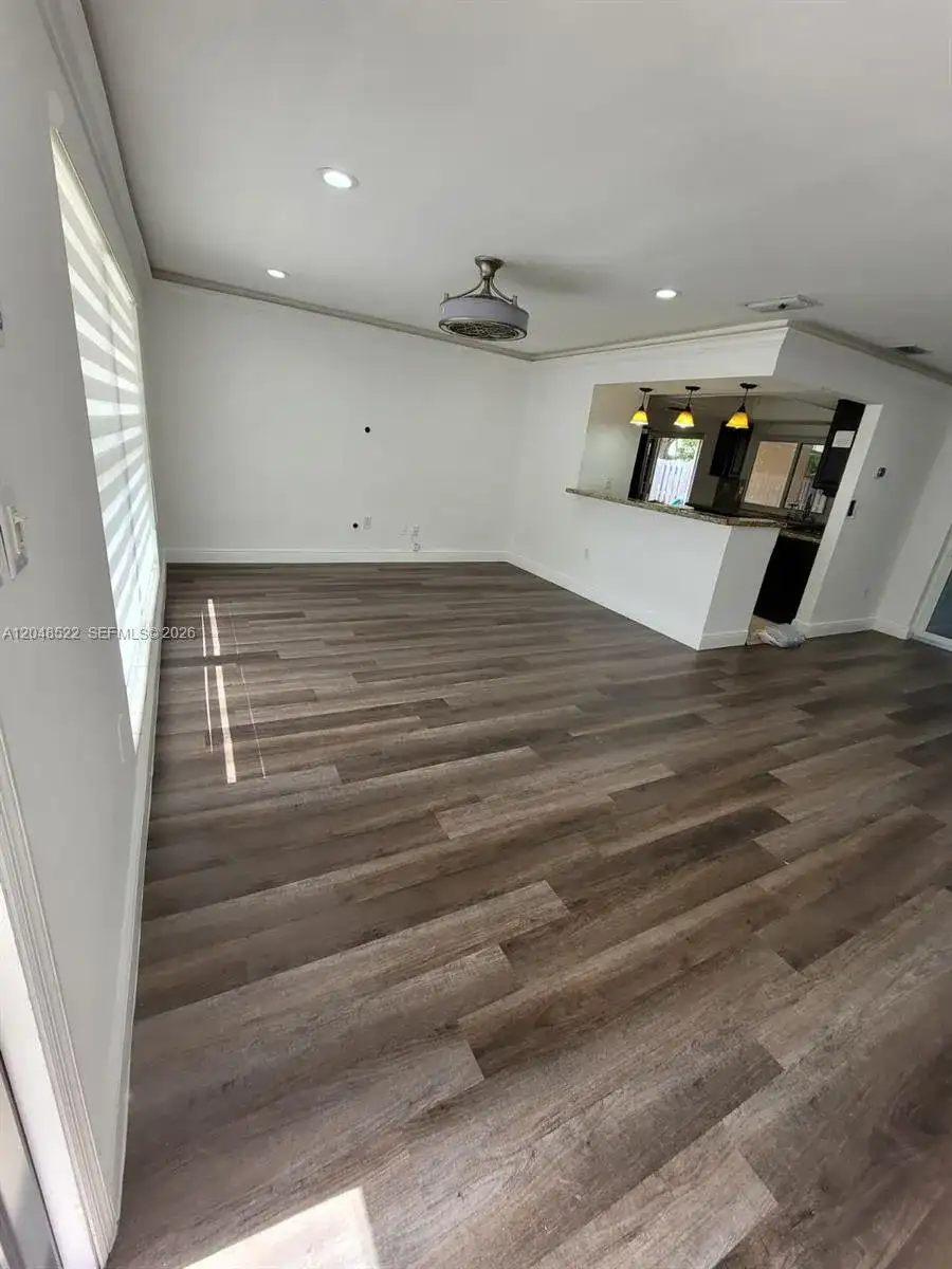 8461 NW 27th Pl, Sunrise FL 33322 photo 2