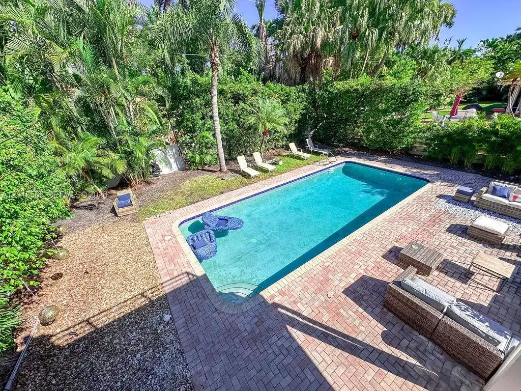 1255 Jackson St, Hollywood FL 33019 photo 4