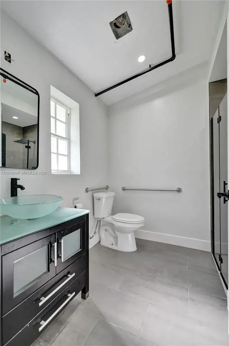 1085 NE 126th St # 3, North Miami FL 33161 photo 2