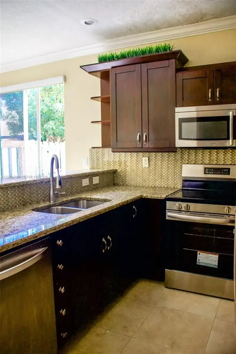 16102 NW 22nd St, Pembroke Pines FL 33028 photo 2