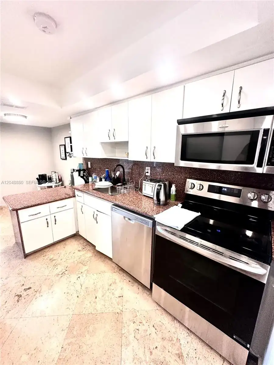 18021 Biscayne Blvd # 702, Aventura FL 33160 photo 2