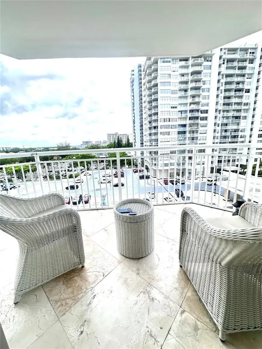 18021 Biscayne Blvd # 702, Aventura FL 33160 photo 5