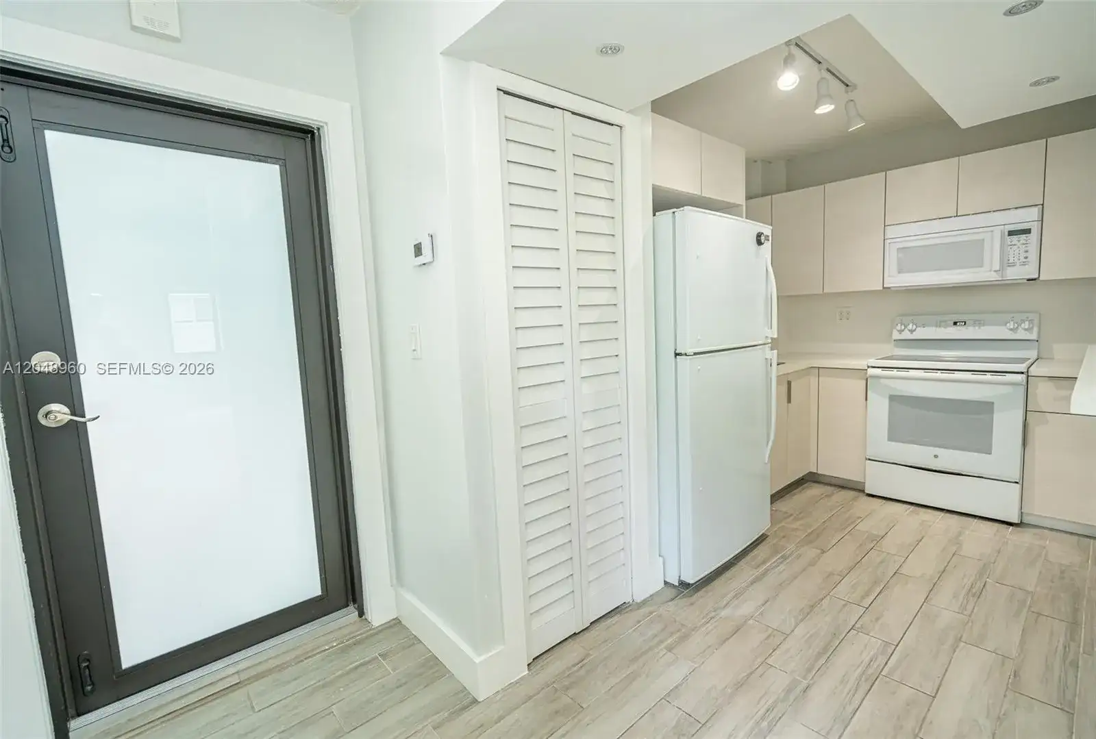 810 Salzedo St # 15, Coral Gables FL 33134 photo 5