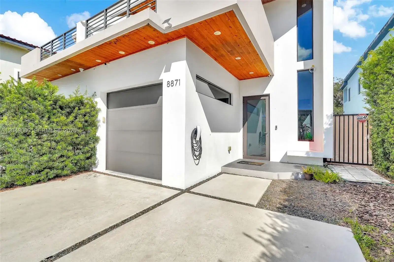 8871 SW 28th St, Miami FL 33165 photo 2
