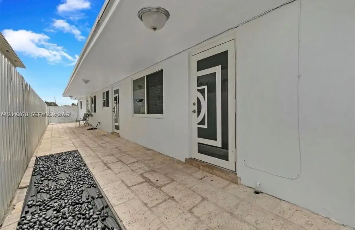 329 W 18th St, Hialeah FL 33010 photo 4