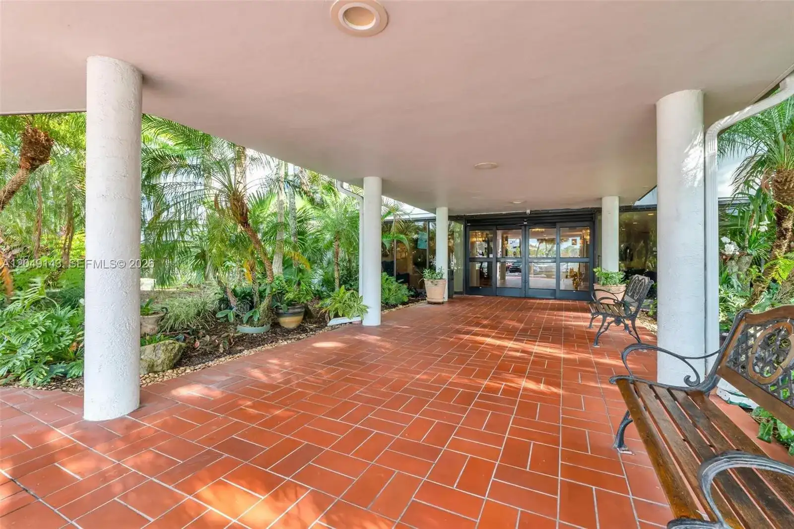 3800 Hillcrest Dr # 422, Hollywood FL 33021 photo 2
