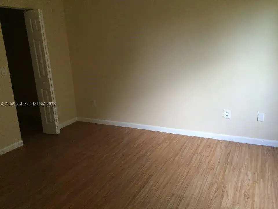 861 NE 207th Ln # 14, Miami FL 33179 photo 4