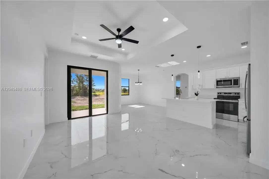 800 Pine Ave, Lehigh Acres FL 33972 photo 4