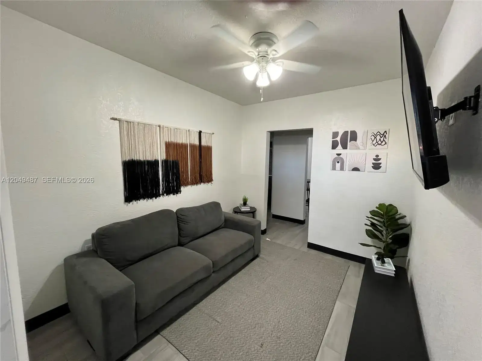 140 NW 13th St, Miami FL 33136 photo 2