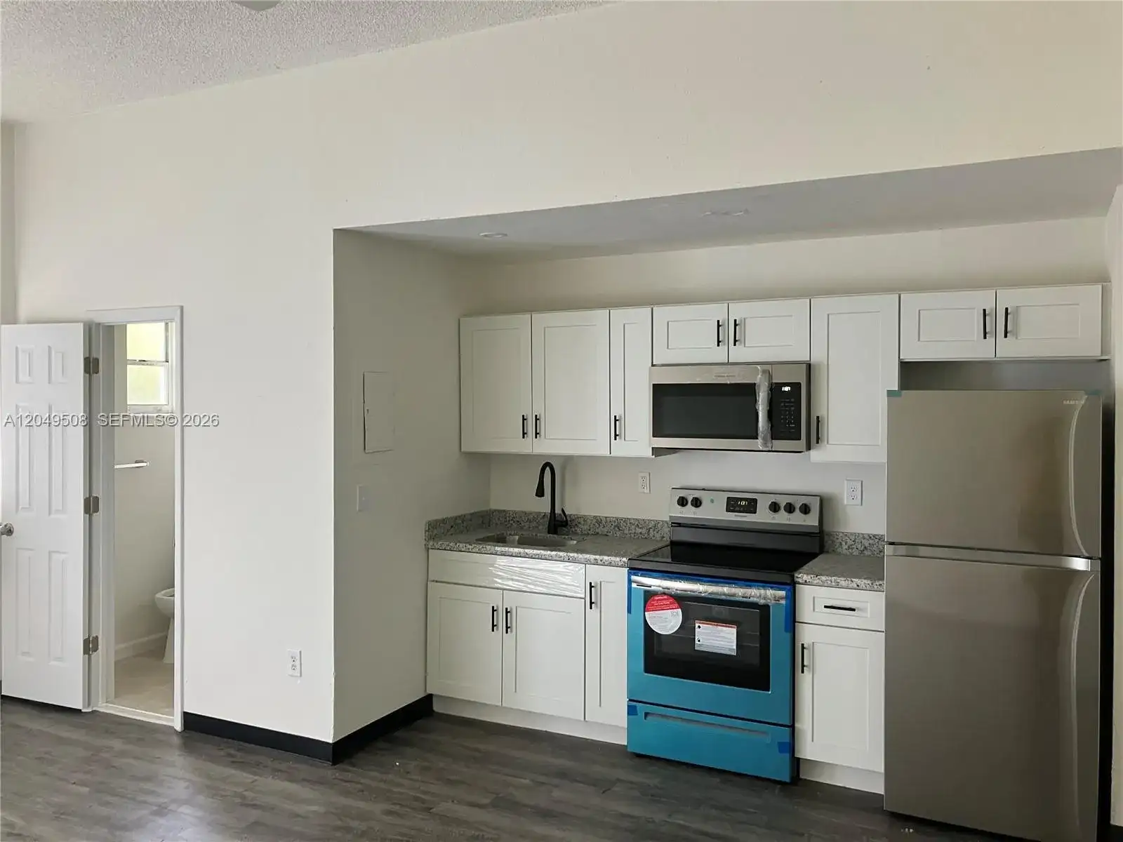 467 NW 8th St # 4, Miami FL 33136 photo 2
