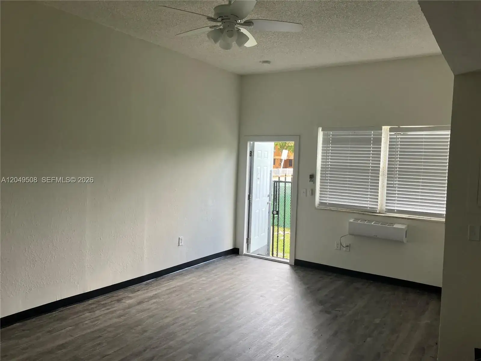 467 NW 8th St # 4, Miami FL 33136 photo 4