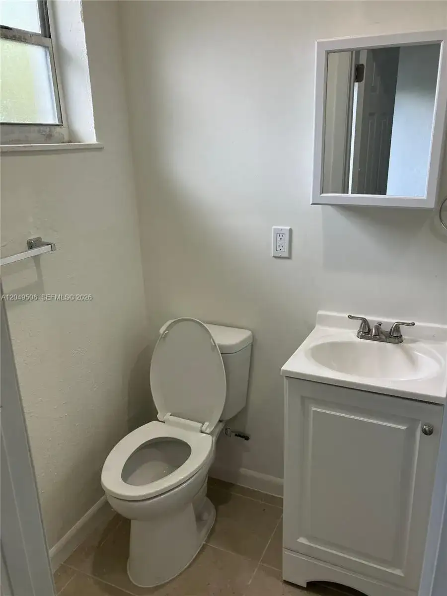 467 NW 8th St # 4, Miami FL 33136 photo 5