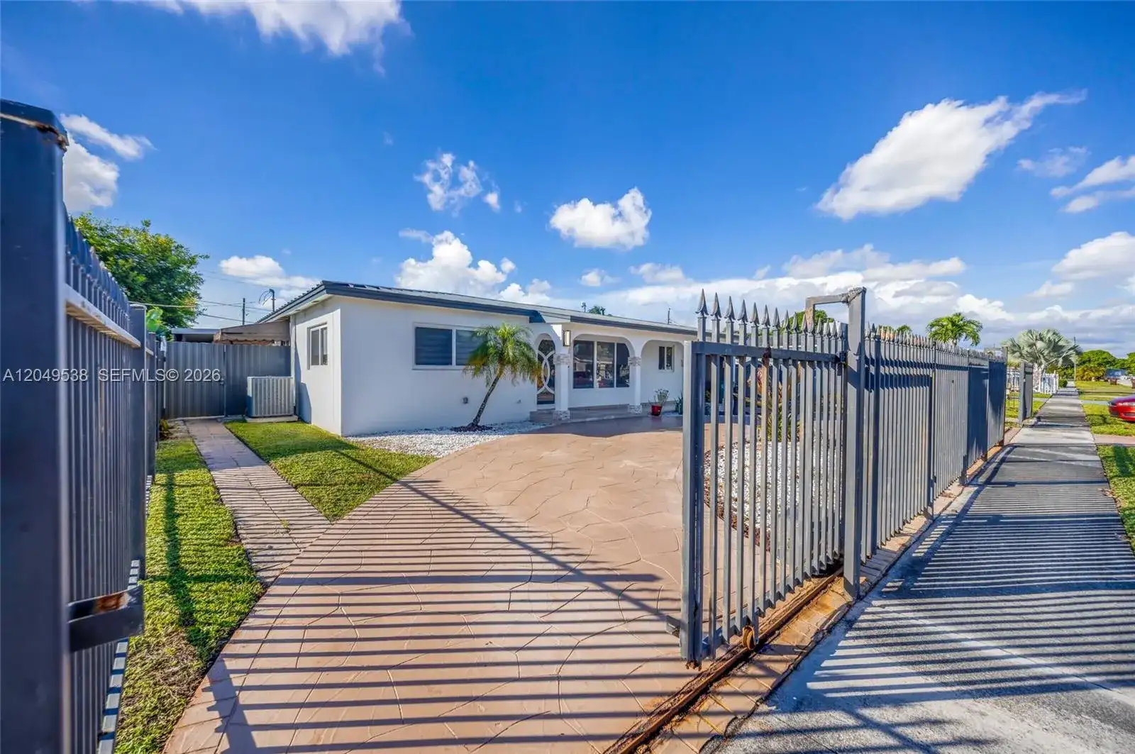 490 W 33rd Pl, Hialeah FL 33012 photo 2