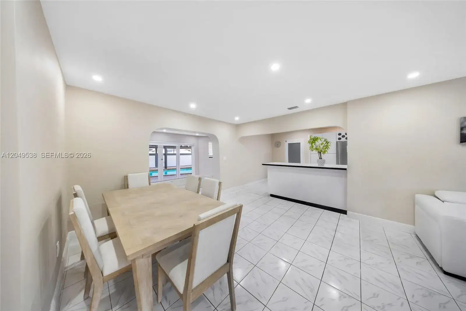 490 W 33rd Pl, Hialeah FL 33012 photo 4