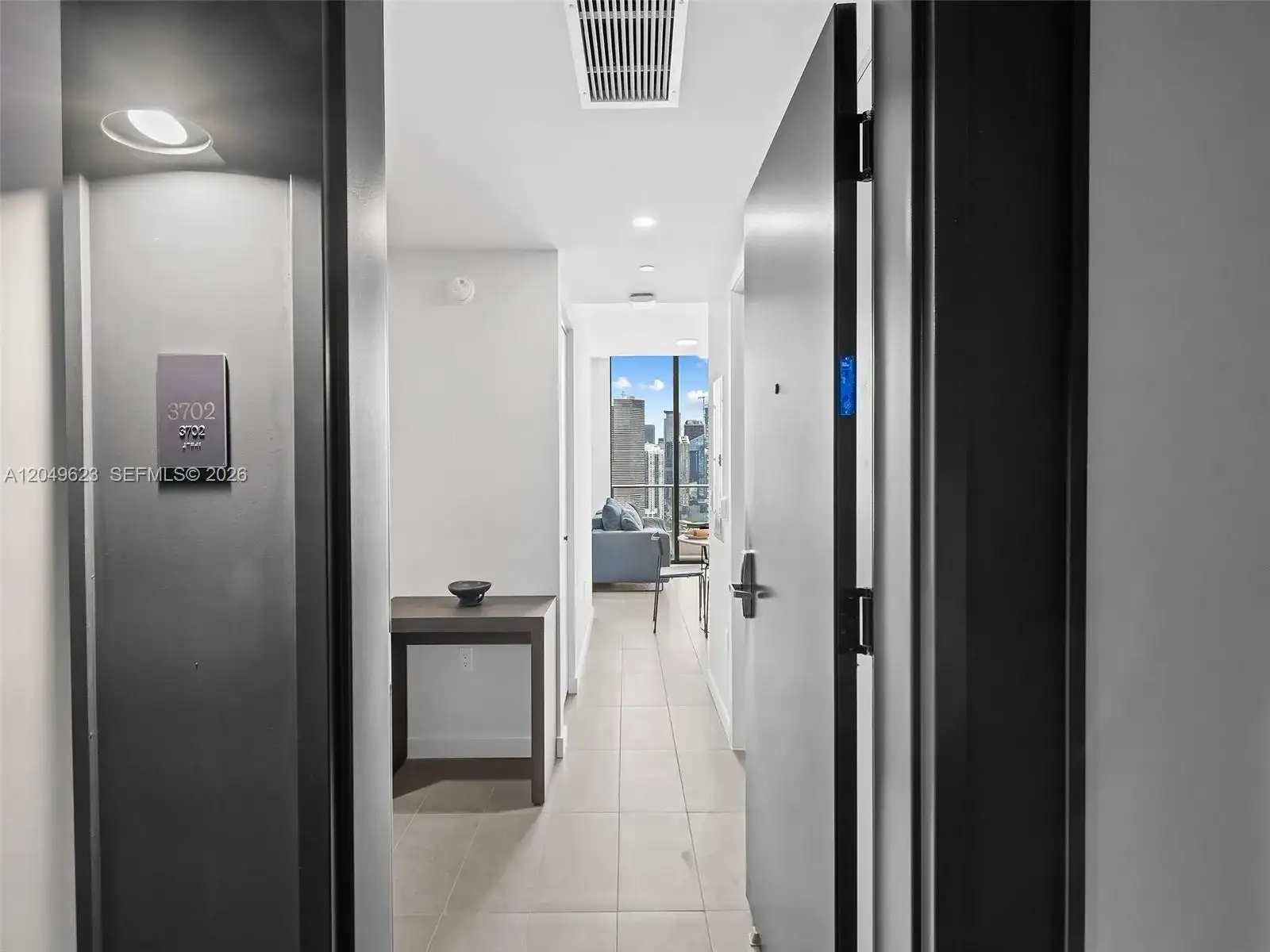 121 NE 5th St # 3703, Miami FL 33132 photo 3
