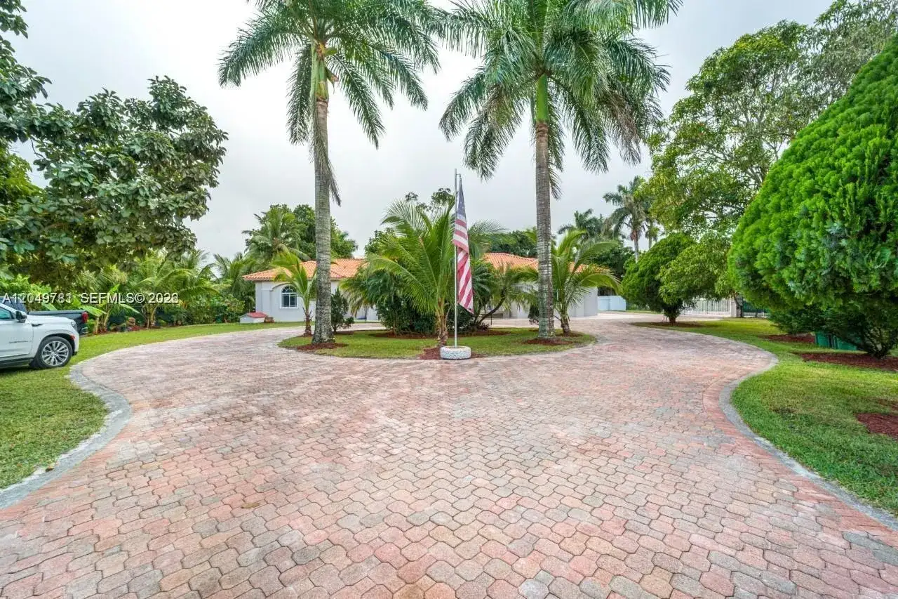 18390 SW 200th St, Miami FL 33187 photo 2