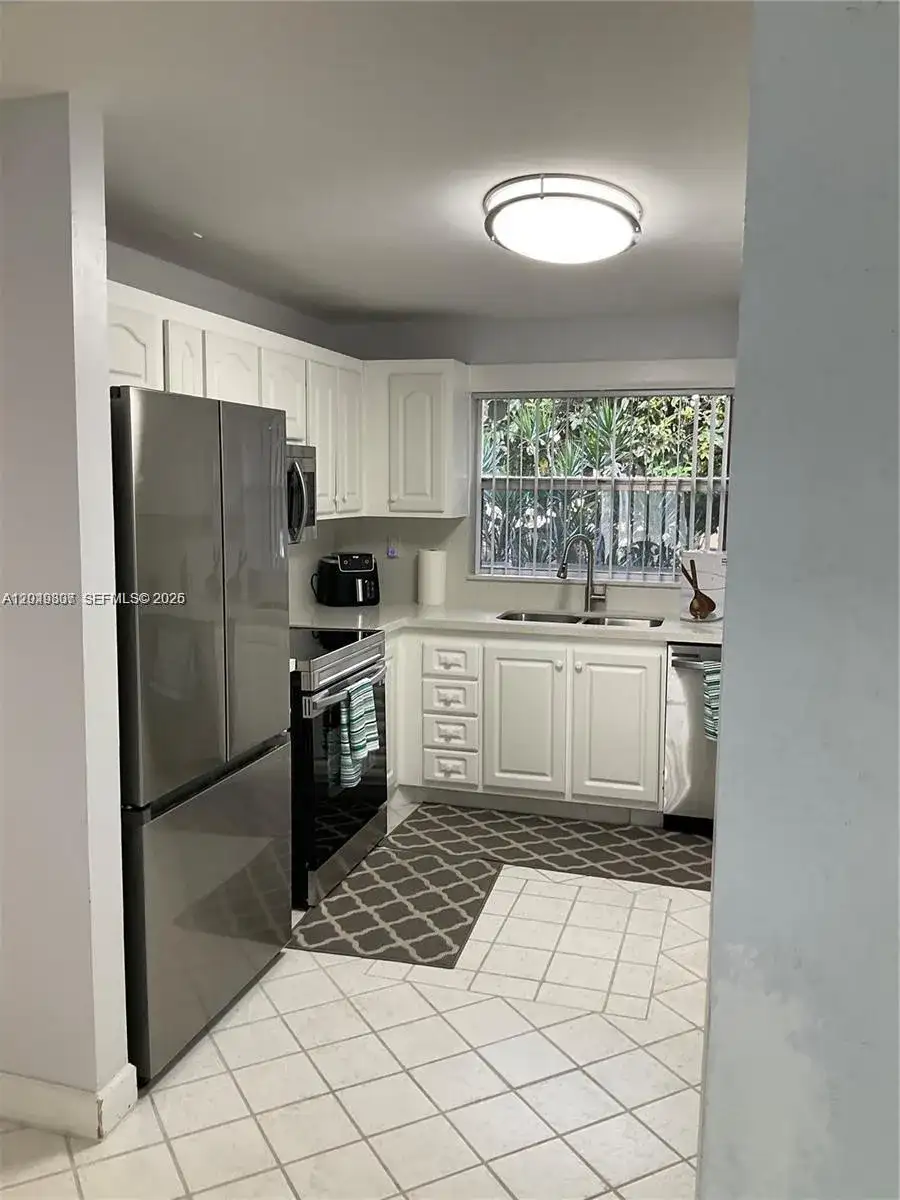 9201 Sunrise Lakes Blvd # 205, Sunrise FL 33322 photo 4