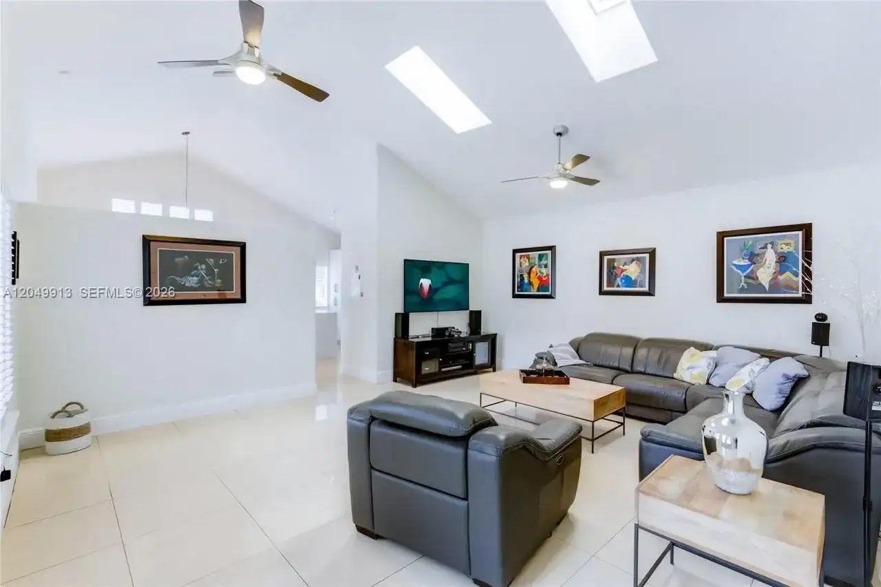 15241 NW 89th Ave, Miami Lakes FL 33018 photo 2