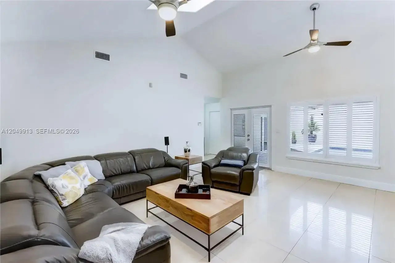 15241 NW 89th Ave, Miami Lakes FL 33018 photo 3