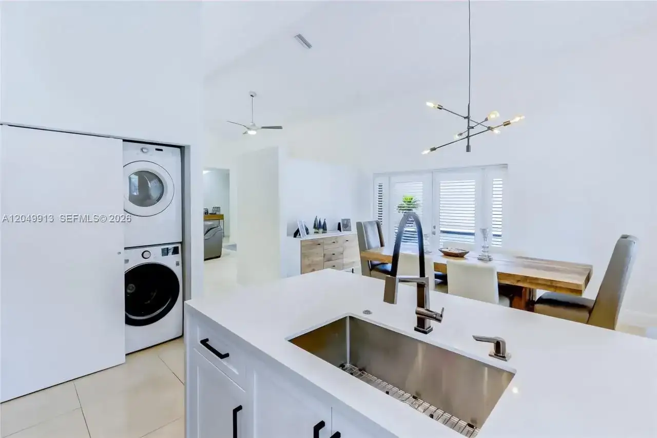 15241 NW 89th Ave, Miami Lakes FL 33018 photo 5
