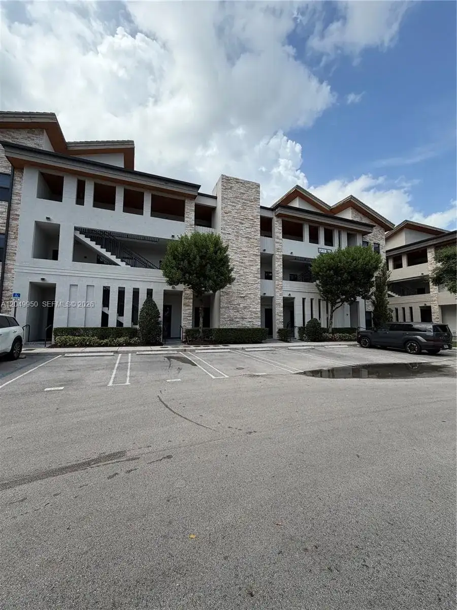 8195 NW 104th Ave # 22, Doral FL 33178 photo 2