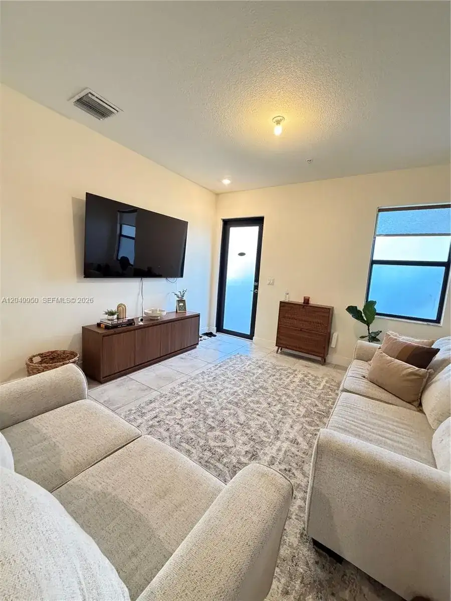 8195 NW 104th Ave # 22, Doral FL 33178 photo 4