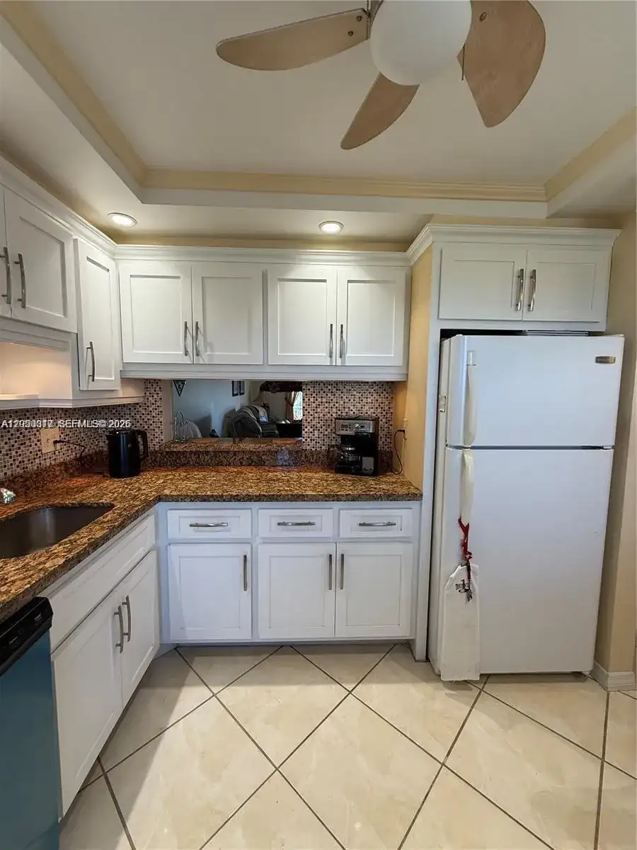 4800 Hillcrest Ln # 511, Hollywood FL 33021 photo 2