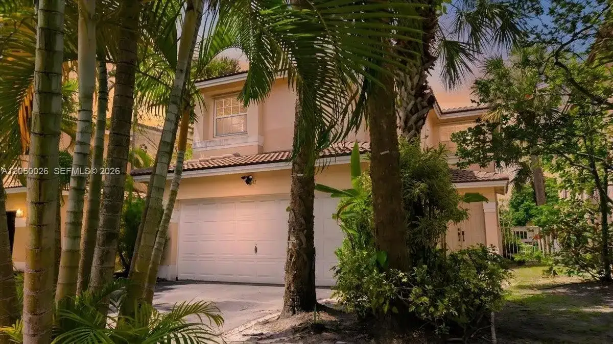 9847 Fairway Cove Ln, Plantation FL 33324 photo 2