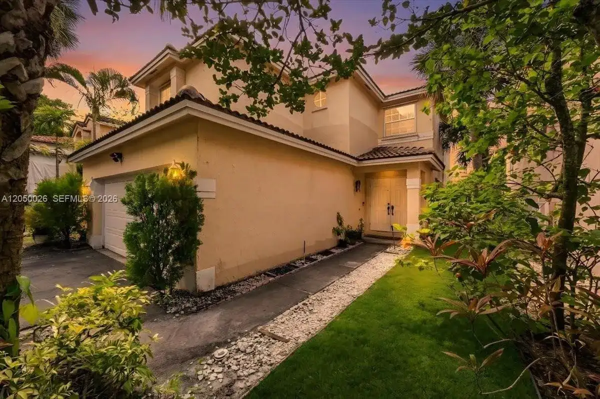 9847 Fairway Cove Ln, Plantation FL 33324 photo 3