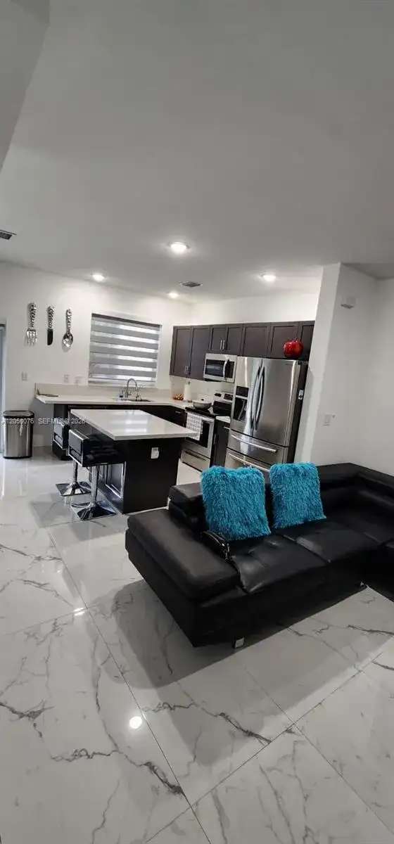 1664 SE 27th Ter, Homestead FL 33035 photo 2