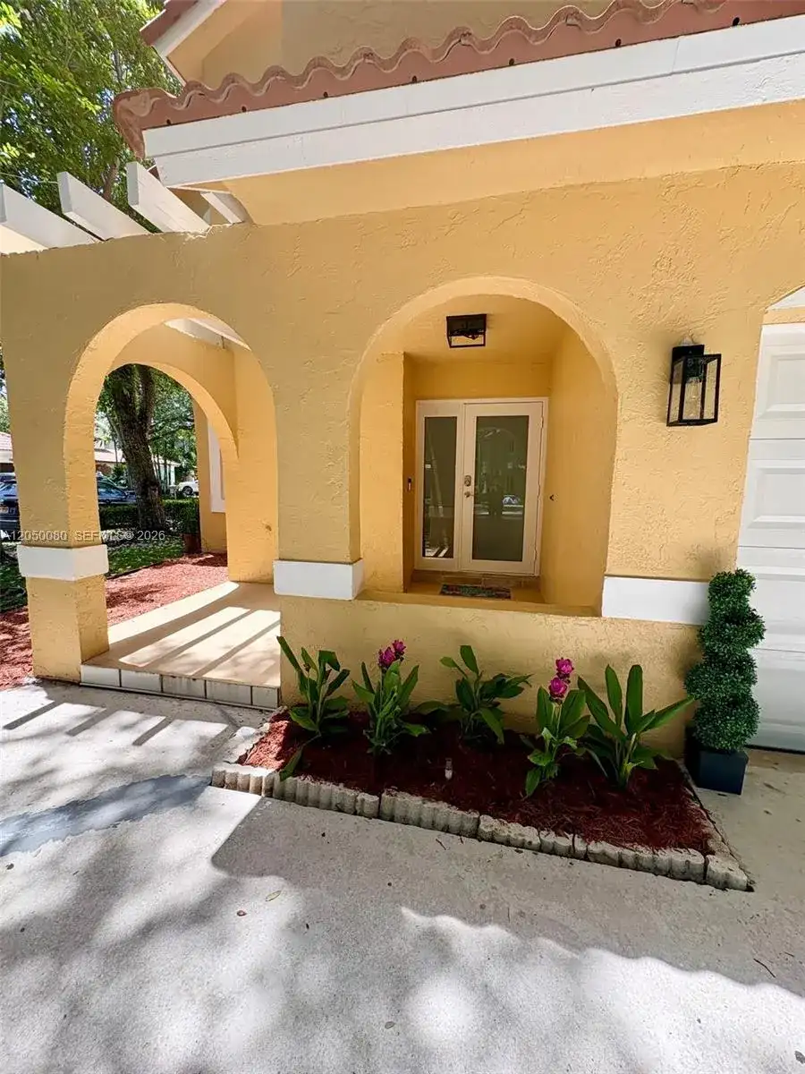 9833 NW 5th Ct, Plantation FL 33324 photo 4