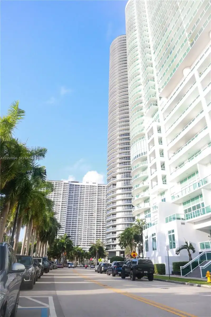 1750 N Bayshore Dr # 3411, Miami FL 33132 photo 2