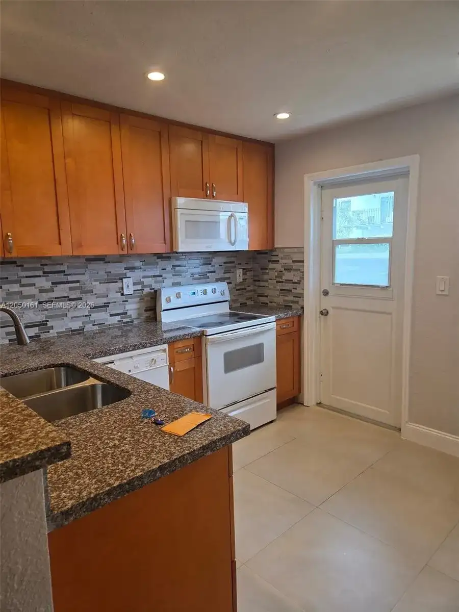 13215 NE 6th Ave # 106, North Miami FL 33161 photo 2