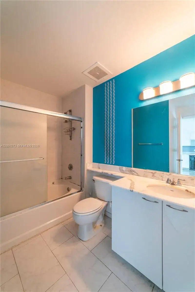 234 NE 3rd St # 305, Miami FL 33132 photo 5
