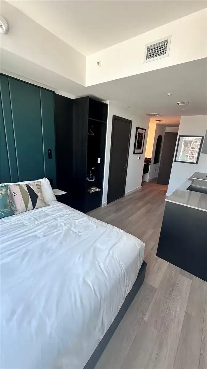 20 NE 11 Street # 2212A, Miami FL 33132 photo 2