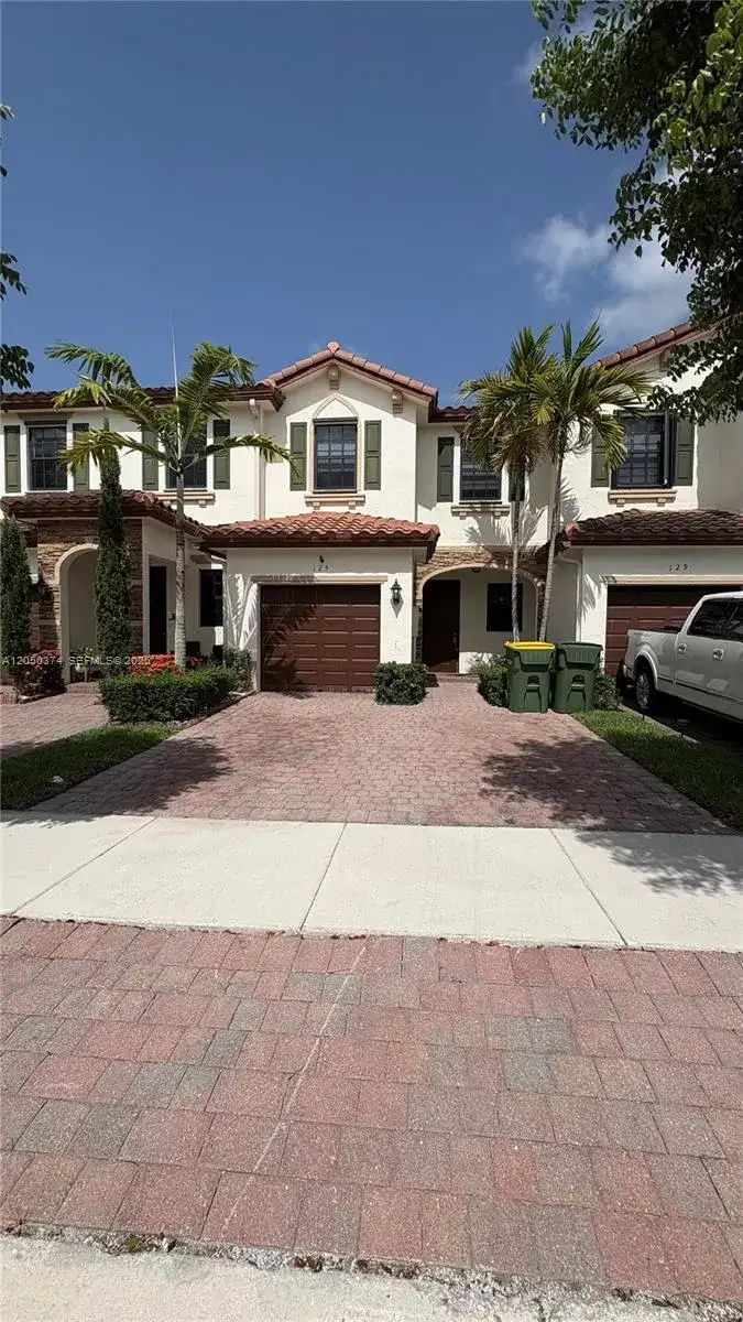 125 SE 34th Ter, Homestead FL 33033 photo 2