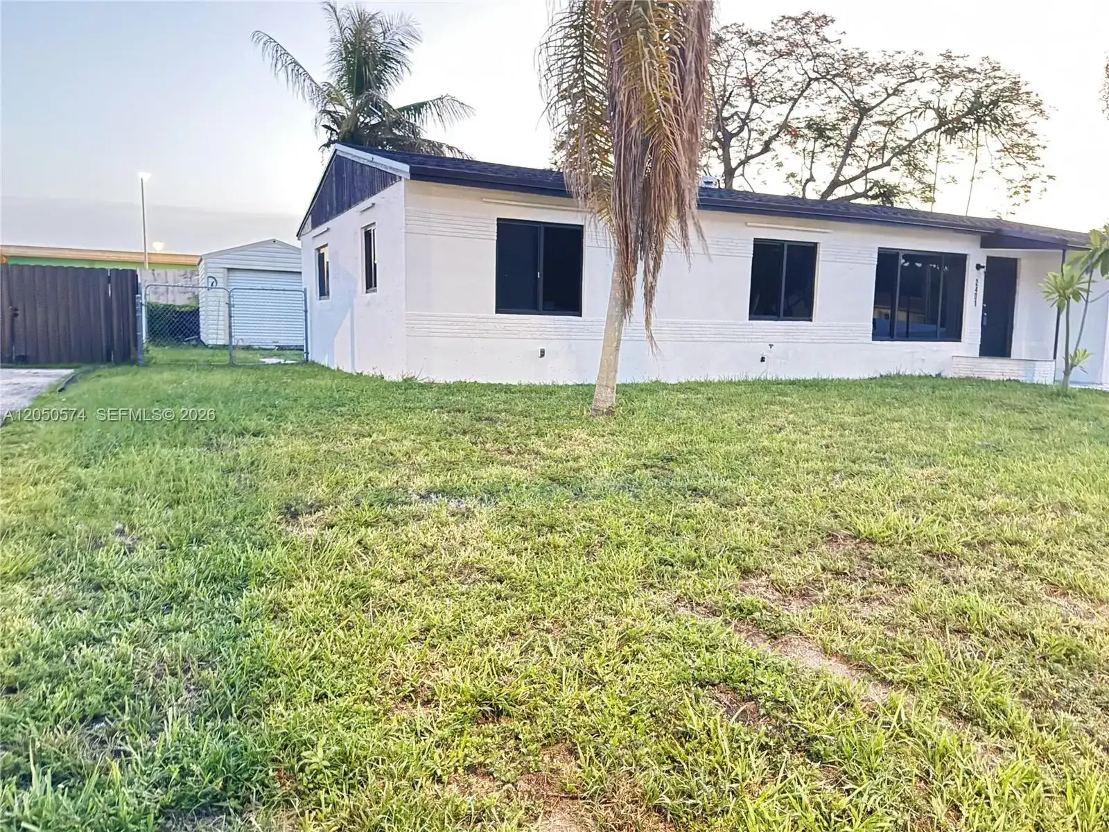 2401 SW 50th Ter, Plantation FL 33317 photo 2