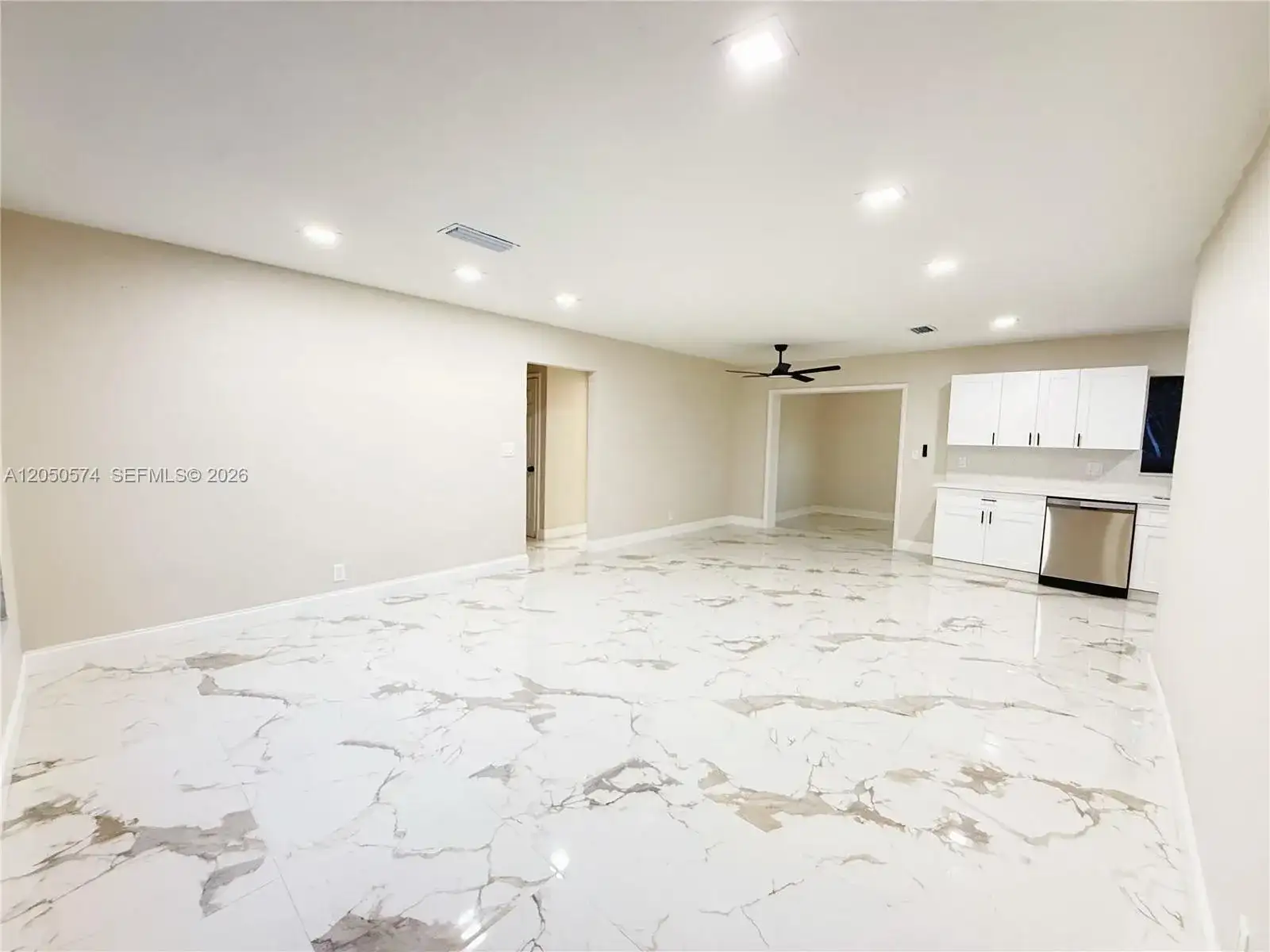 2401 SW 50th Ter, Plantation FL 33317 photo 5
