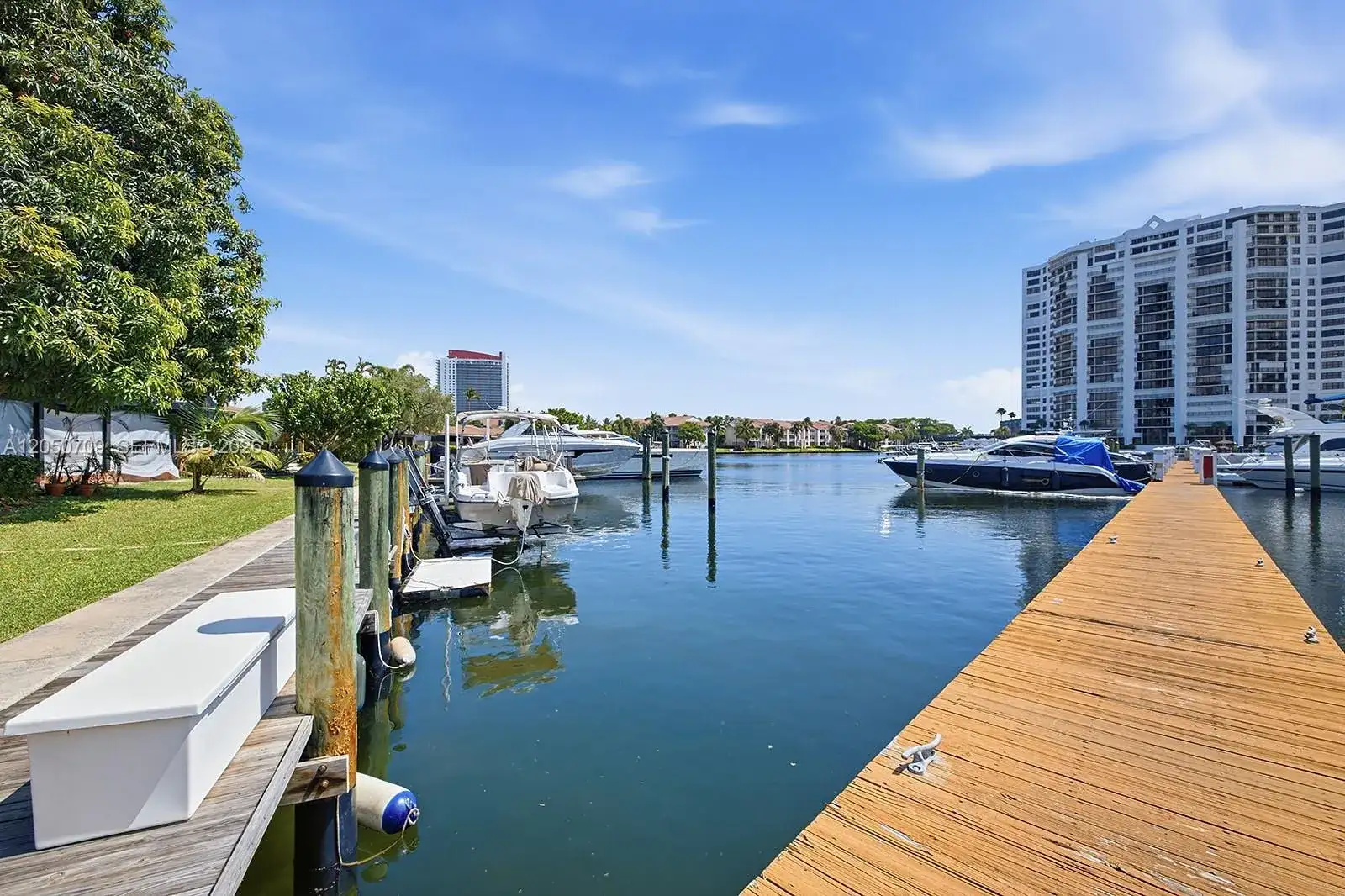 605 Leslie Dr, Hallandale Beach FL 33009 photo 4