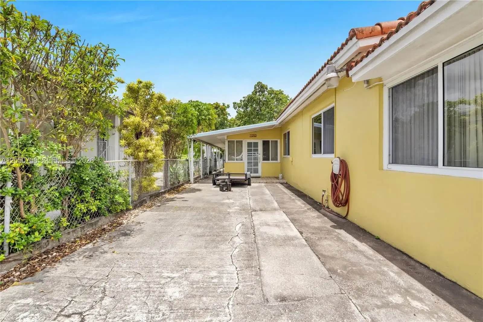 1052 NW 25th Ave, Miami FL 33125 photo 3