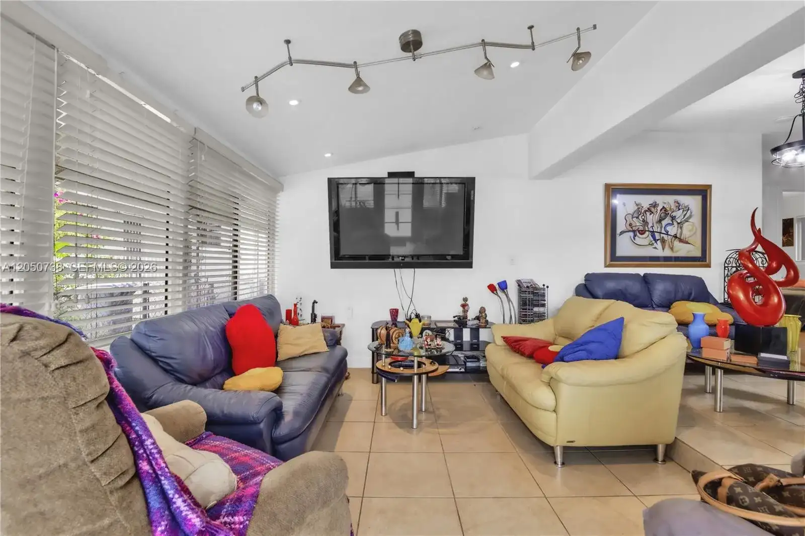 1052 NW 25th Ave, Miami FL 33125 photo 5