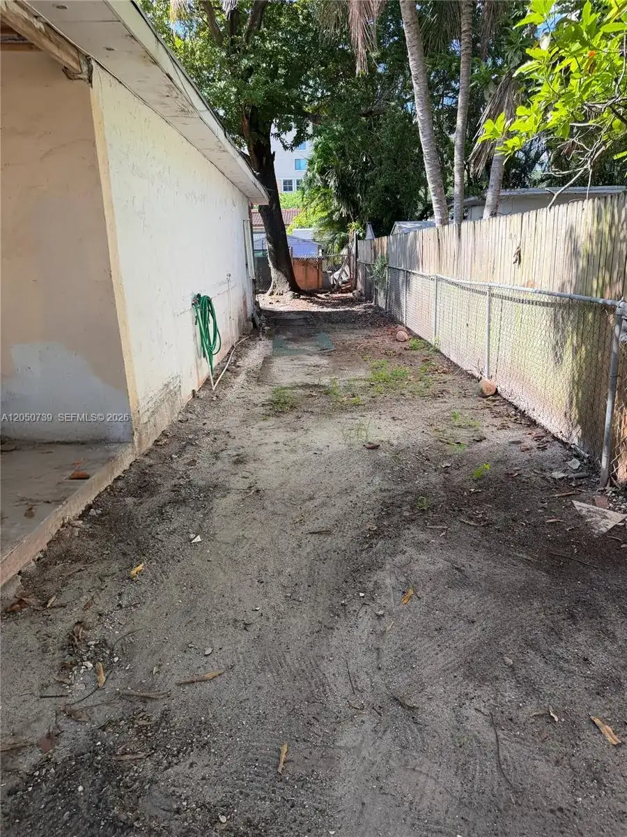 3555 SW 23rd St, Miami FL 33145 photo 3