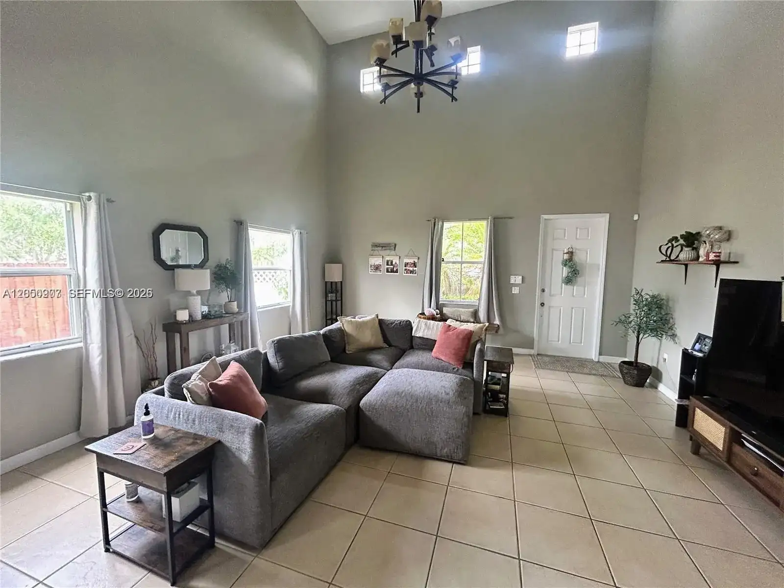 215 NE 32nd Ter, Homestead FL 33033 photo 2