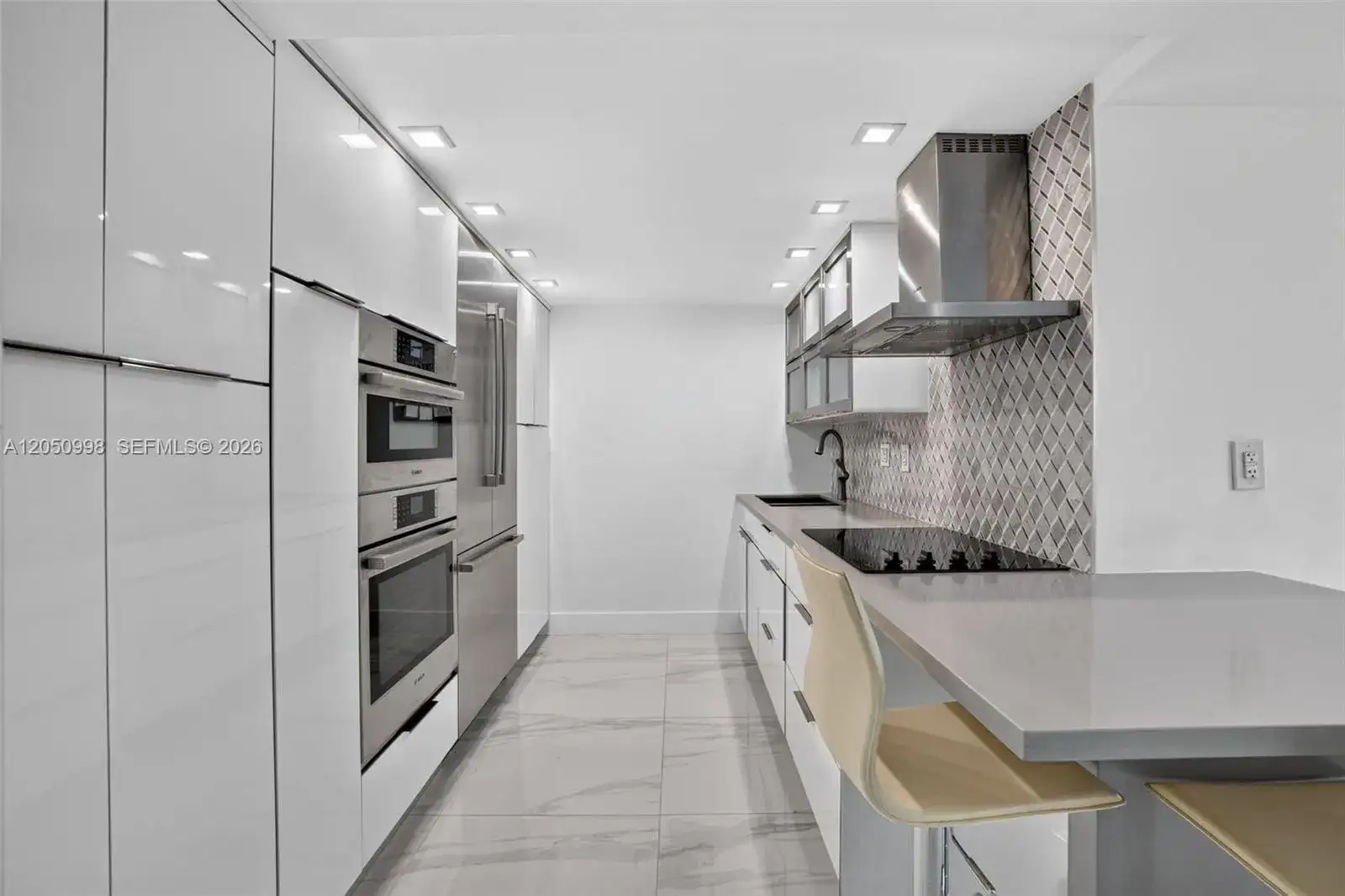 6039 Collins Ave # 1624, Miami Beach FL 33140 photo 4