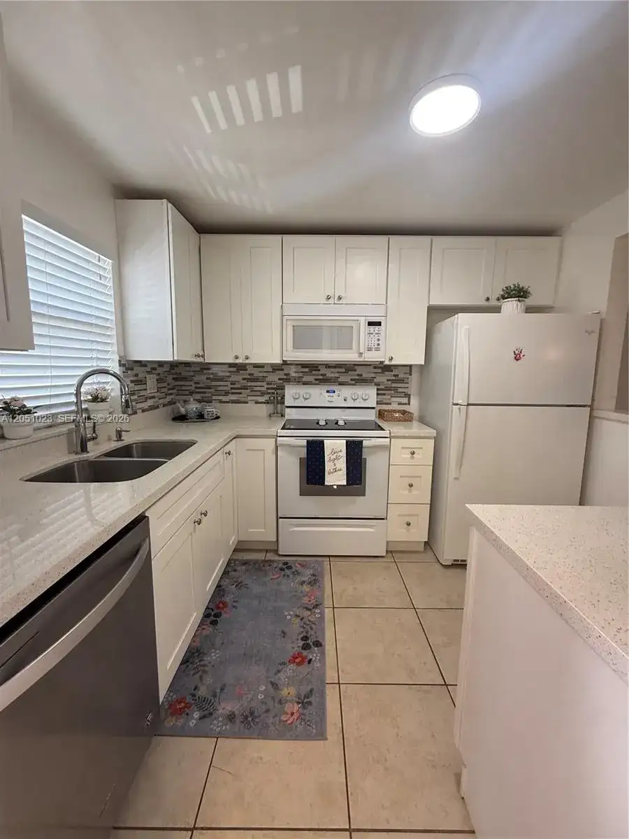 9540 Sunrise Lakes Blvd # 208, Sunrise FL 33322 photo 5