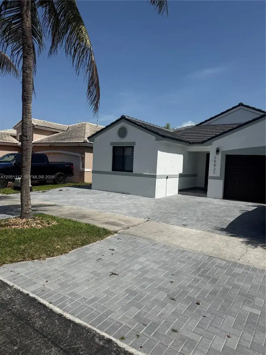 15921 SW 82 ST, Miami FL 33193 photo 2