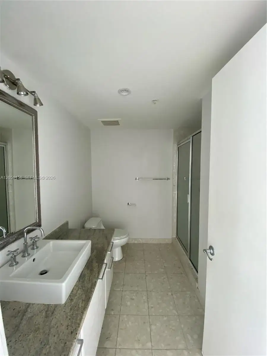 185 SW 7th St # 4100, Miami FL 33130 photo 3
