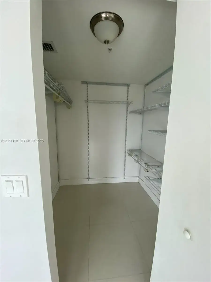 185 SW 7th St # 4100, Miami FL 33130 photo 5