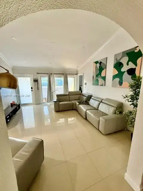 10350 SW 208th Ter, Cutler Bay FL 33189 photo 2
