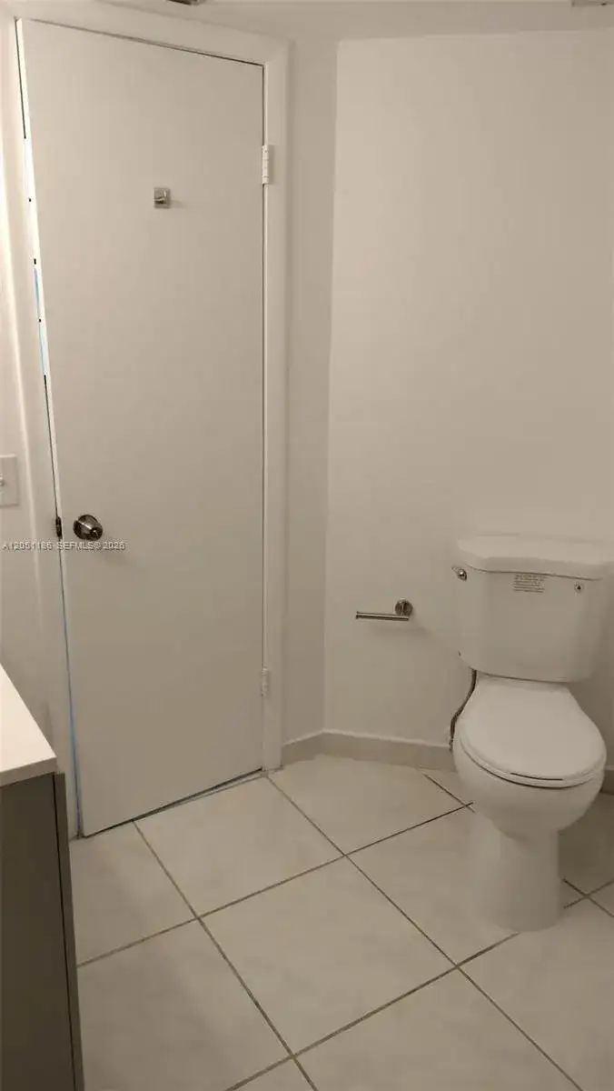 212 Lake Pointe Dr # 307, Oakland Park FL 33309 photo 4